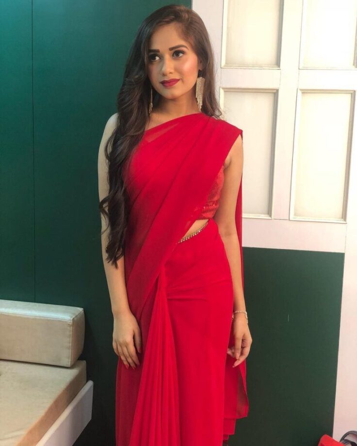 5 Times Jannat Zubair Ditched Her Modern Outfit For Monochrome Sarees - 3