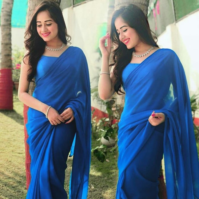 5 Times Jannat Zubair Ditched Her Modern Outfit For Monochrome Sarees - 0