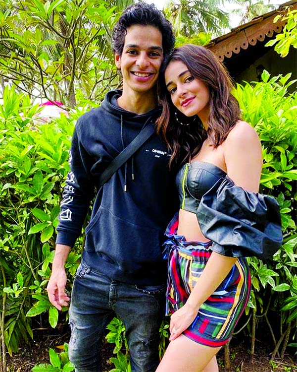 5 Times When Rumoured Couple Ishaan Khatter & Ananya Panday Were Clicked By Paparazzi In Their Candid Moment, Take A Looks - 1