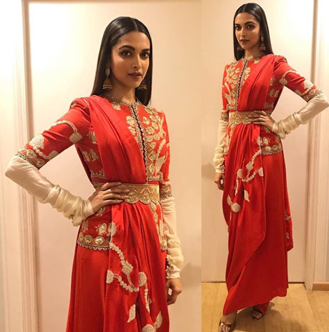 7 Times Deepika Padukone Taught Us How To Pull Off The Ethnic Wear With A Modern Tadka - 2