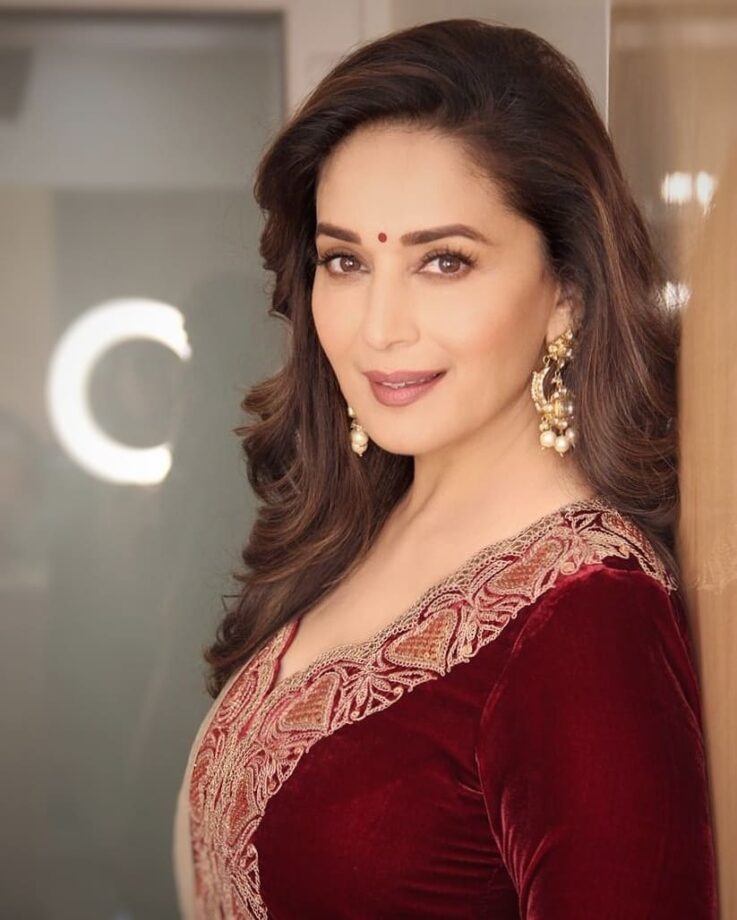 Madhuri Dixit’s Bindi Looks Are Perfect To Make Ethnic Style Statement In Glam - 3