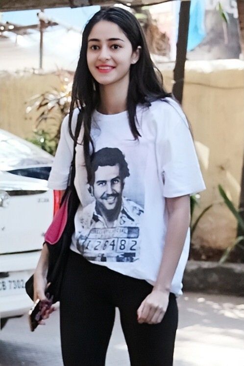 Alaya F & Ananya Panday Teach How To Look Striking Even In Oversized T-Shirts - 1