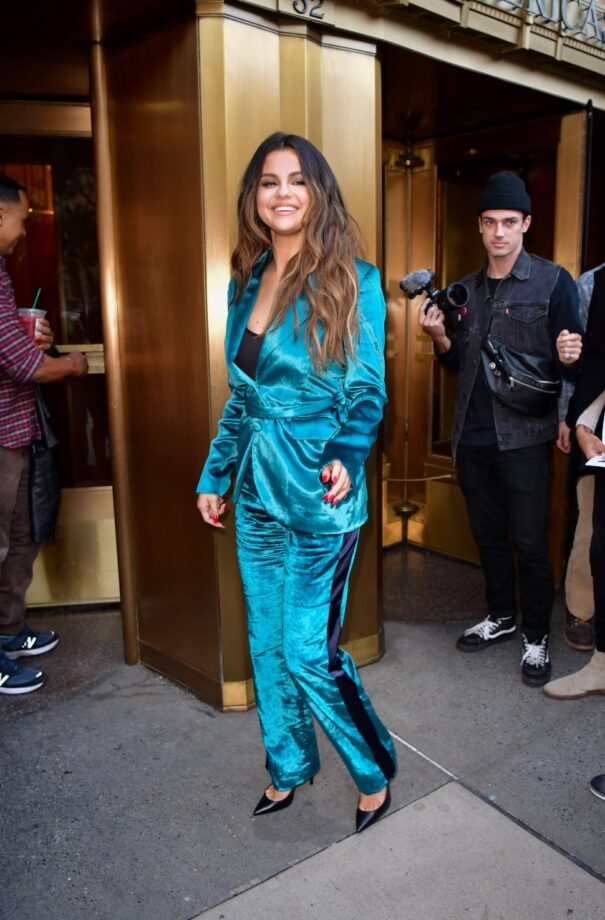 Hang Me Skinny Pants, The Anti-Fit Trend Is Here! Supermodel Looks Of Selena Gomez To Take Cues From - 11