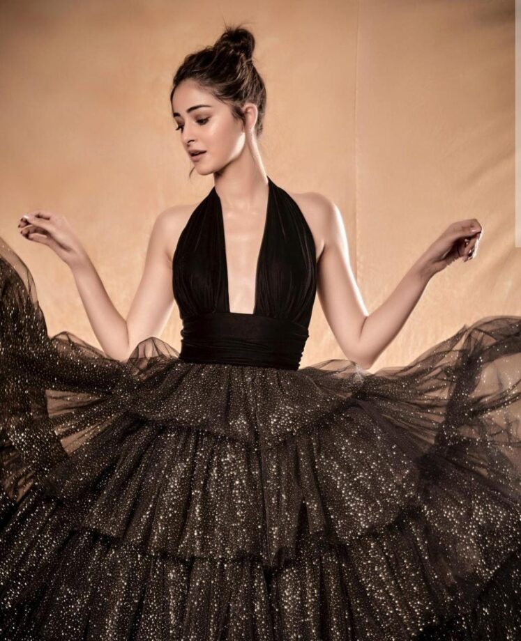 Ananya Panday Vs Rakul Preet Singh: Vote The Enticing Lady In Black Gown - 1