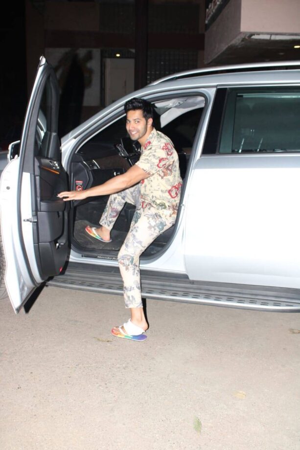 B-Town Heartthrobs’ Floral Style Has No Competition: From Shahid Kapoor To Varun Dhawan - 2