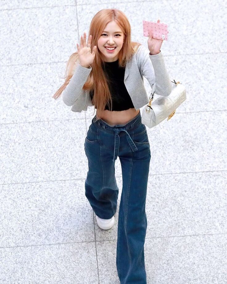 Blackpink’s Jennie Vs Rose: Which Hotness Paired The Baggy Denim Better? - 5