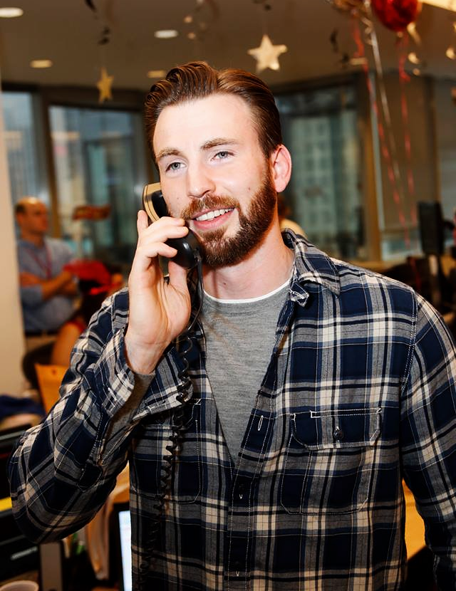 Chris Hemsworth & Chris Evans Shows Netizens How To Bling In Flannel Shirts - 3