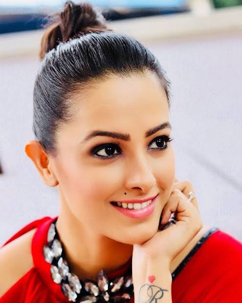 Smokey Hot: These 3 Smokey Eye Looks Of Divyanka Tripathi & Anita Hassanandani Are Jaw-Dropping - 1