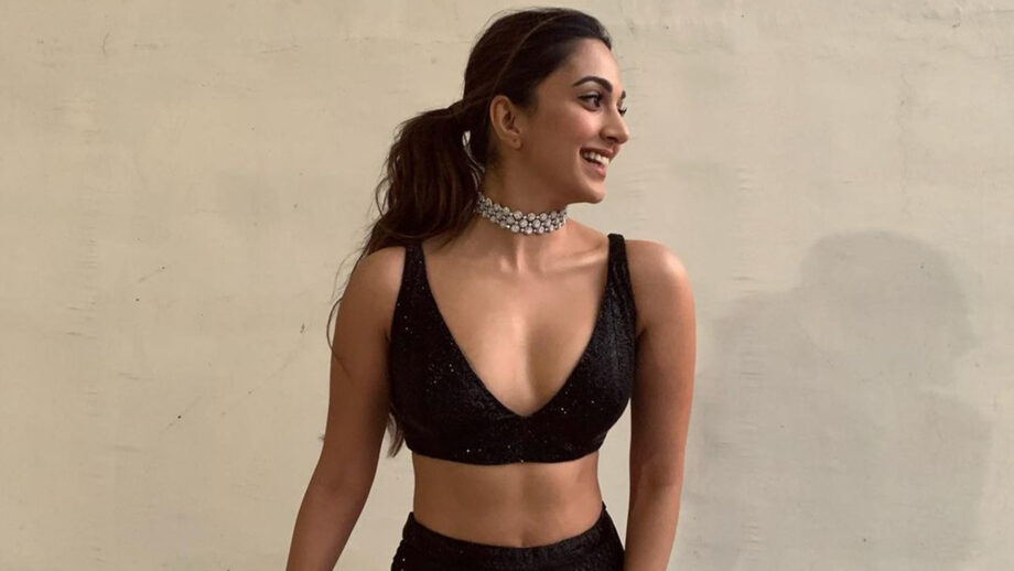 From Tara Sutaria To Kareena Kapoor: Bollywood Divas Who Made Choker Necklace A Big Trend - 1