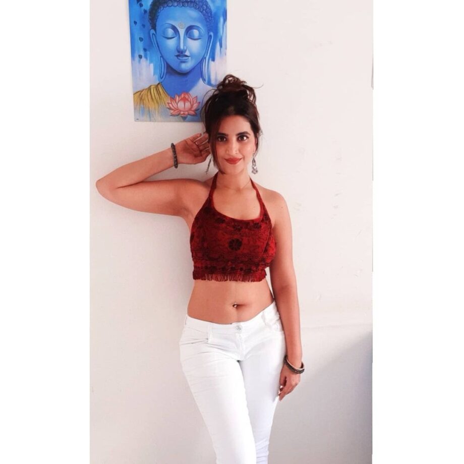 Gandii Baat Actress Jolly Bhatia’s Boldest Belly Curve Navel Moments That Made Us Crush On Her - 2