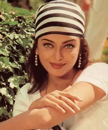 Get That 90’s Fashion Glam On: Recreate These Iconic Styles Of Aishwarya Rai - 4