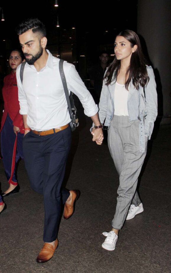 Hand In Hand Goes A Long Way: 3 Times Anushka Sharma And Virat Kohli Were Spotted Hand In Hand Giving Couple Goals - 0