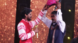 Indian Idol 12: Sawai Bhatt receives a ‘Paghadi’ from his father