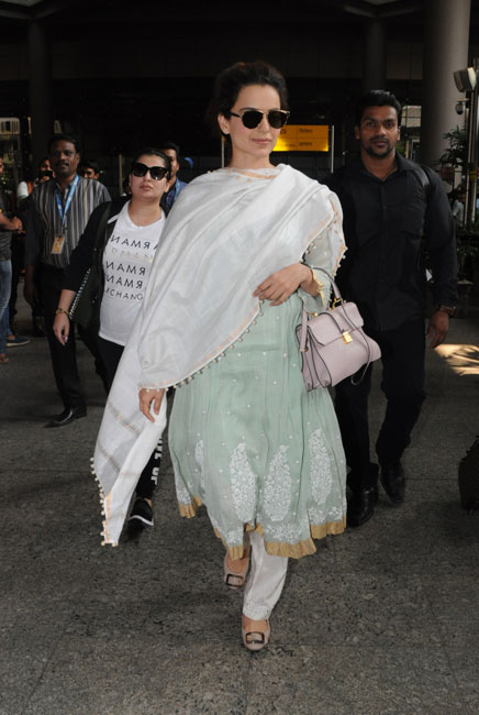 Kangana Ranaut & Sara Ali Khan Find Comfort In Cotton Kurtas - 1