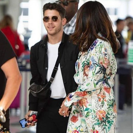 Kareena Kapoor To Nick Jonas: See These Celebs’ Phone Wallpaper - 2