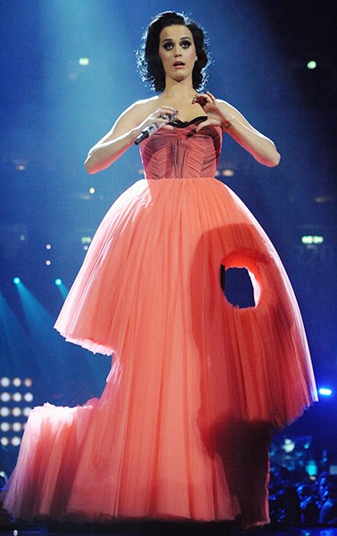 Kelly Clarkson, Katy Perry To taylor swift: Which Diva Has The Attractive Looks In Gowns? - 6