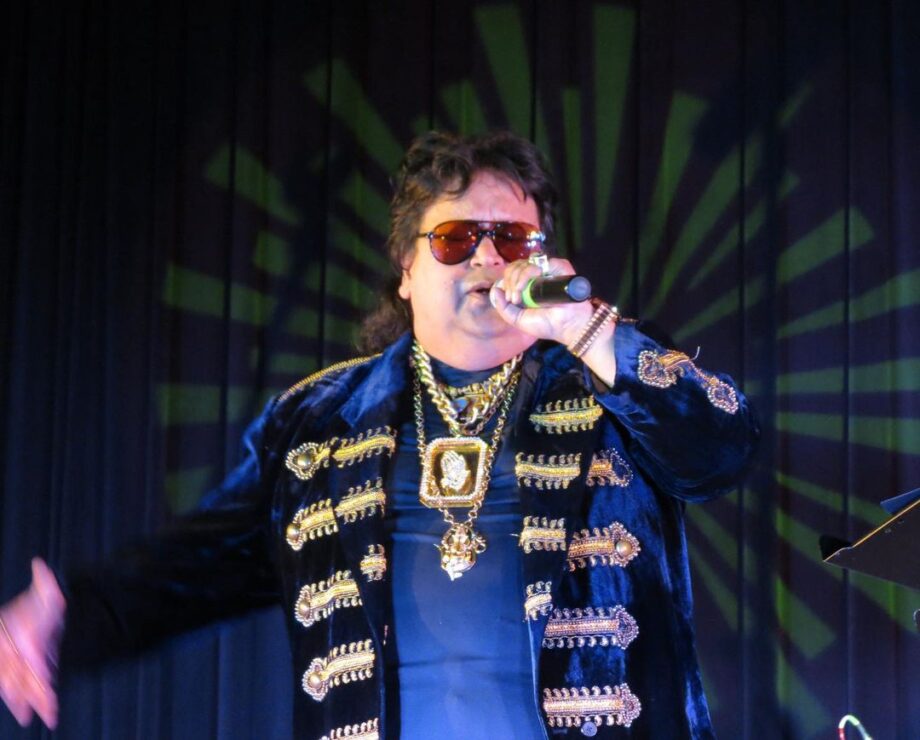 Kumar Sanu Vs Bappi Lahiri: Who Is The Stylish Singer? - 4