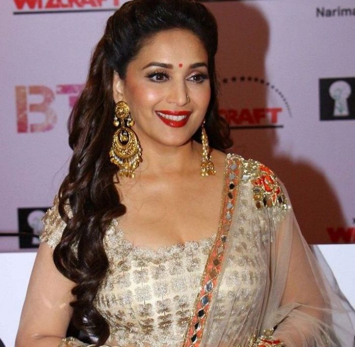 Madhuri Dixit’s Bindi Looks Are Perfect To Make Ethnic Style Statement In Glam - 2