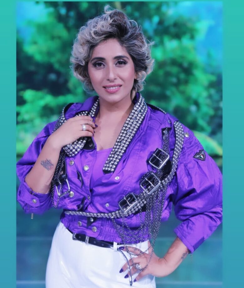 [Photos] Neha Bhasin’s Fashion Cues To Make An Impactful Show-Stopping Ingress - 9