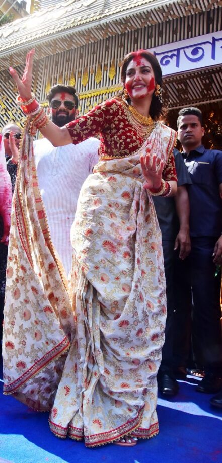 Nusrat Jahan, Mimi Chakraborty & Koel Mallick’s Best Bengali Traditional ‘White Saree Red Embroidery Looks’ To Try Out For Durga Puja This Year - 5