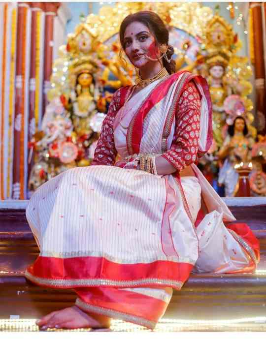 Nusrat Jahan, Mimi Chakraborty & Koel Mallick’s Best Bengali Traditional ‘White Saree Red Embroidery Looks’ To Try Out For Durga Puja This Year - 0