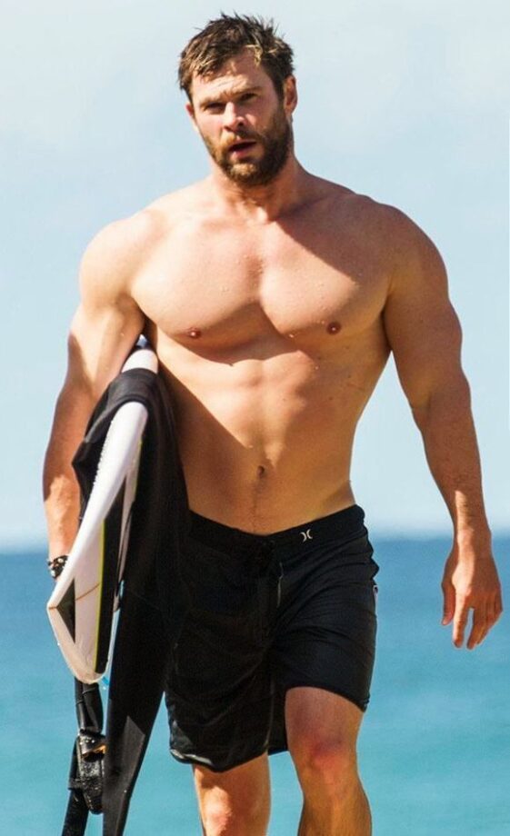 Perfect Physique: Chris Hemsworth Is One Of The Hottest Avengers And His Shirtless Pictures Are A Proof - 3