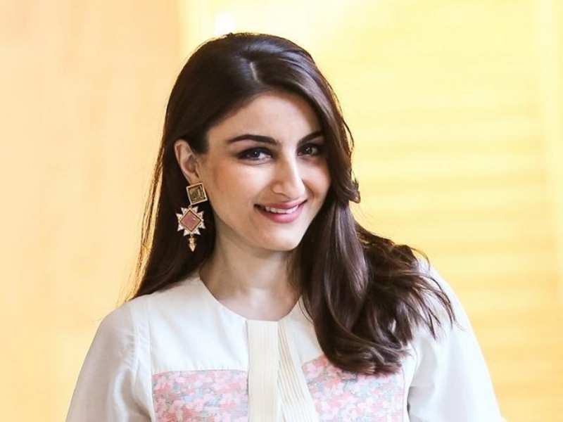 OMG! Highly Qualified B-Town Celebs: From Soha Ali Khan To Amitabh Bachchan - 0