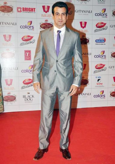 Ronit Roy and his coolest red carpet looks - 3