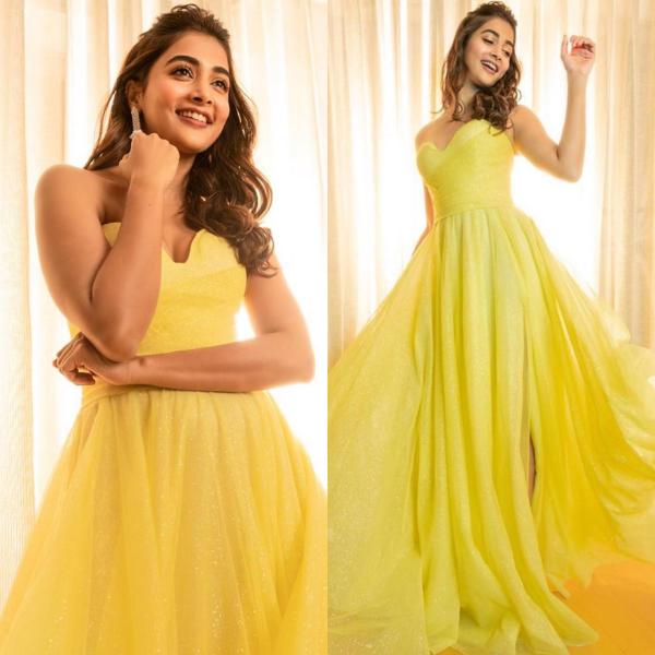 Same Pinch Situation For Pooja Hegde & Kareena Kapoor In Yellow Strapless Gown - 1