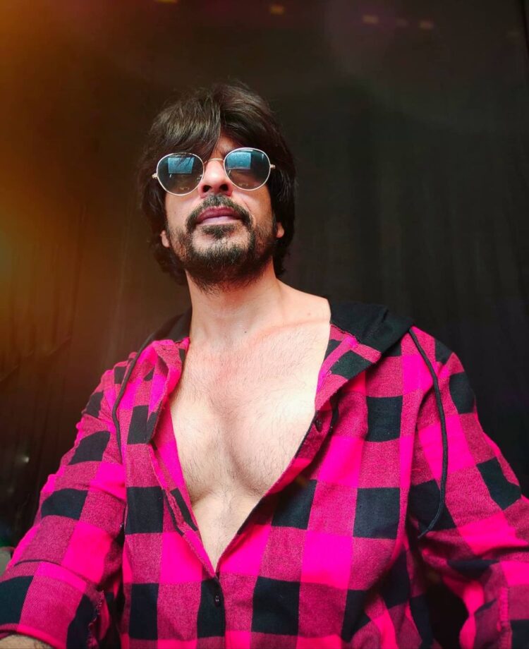 Shah Rukh Khan’s Lookalike Spotted: Pictures Will Blow Your Mind - 2