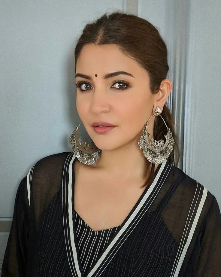 Silver Or Gold: Which Earrings Of Anushka Sharma Will You Steal For Your Saree? - 0