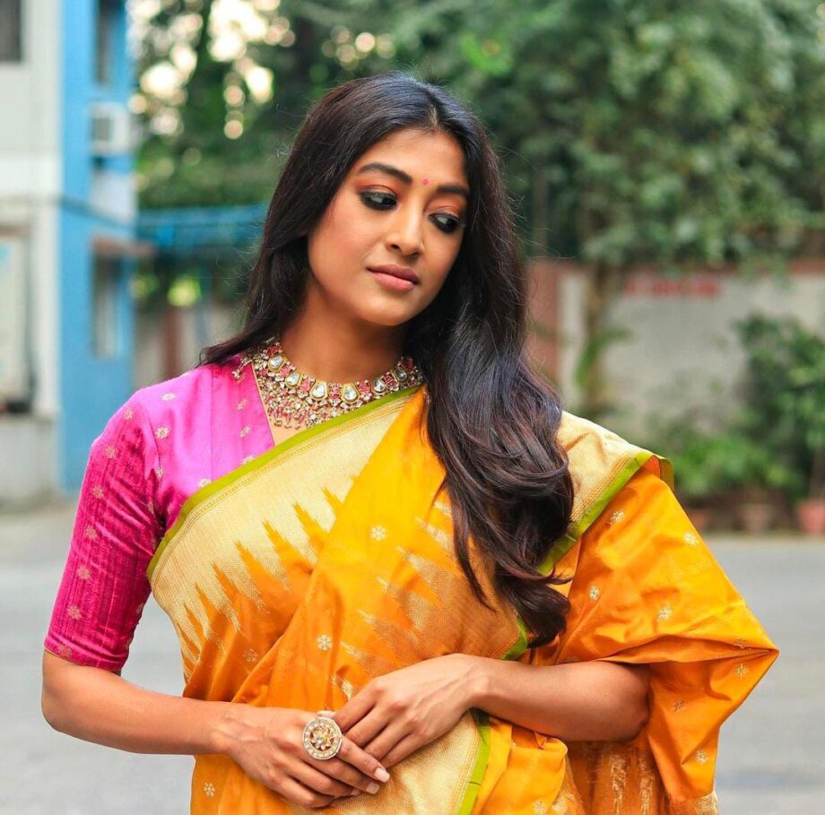 Bengali Diva Paoli Dam Is All About Sartorial In Sarees: Pics Here - 8