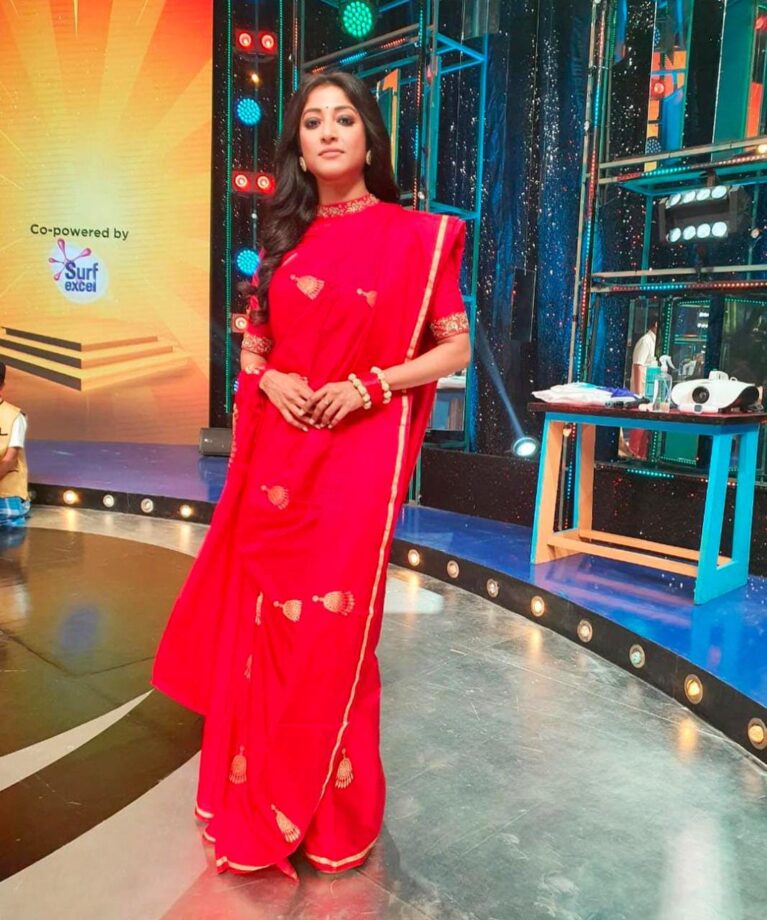 Bengali Diva Paoli Dam Is All About Sartorial In Sarees: Pics Here - 7