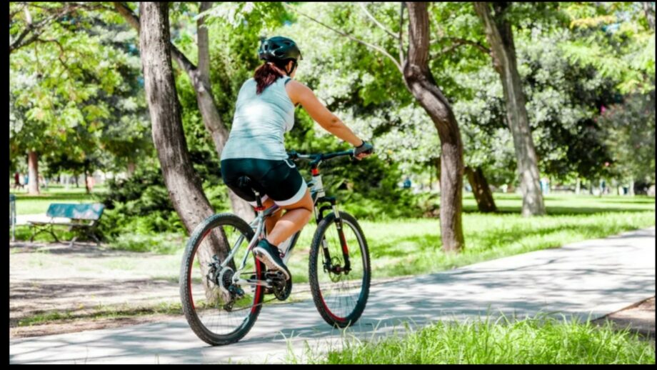 Sweat It Out: How Cycling Can Help You Be Fit? 407024