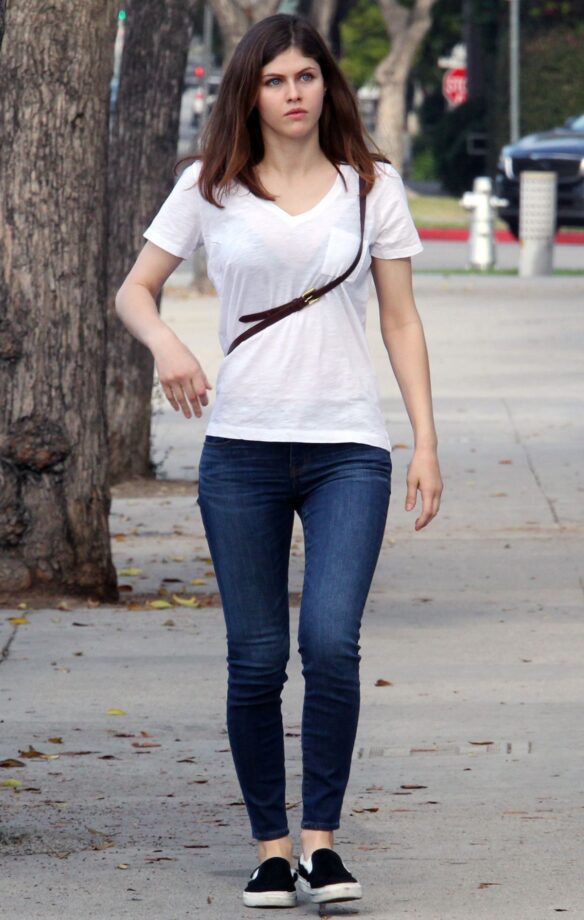 Fashion Deals: Alexandra Daddario’s Street Style Fashion Look Has Our Hearts! - 5