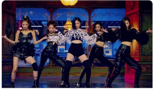 Then Vs Now: ITZY’s Stage Outfit Evolution Is Beautiful - 4