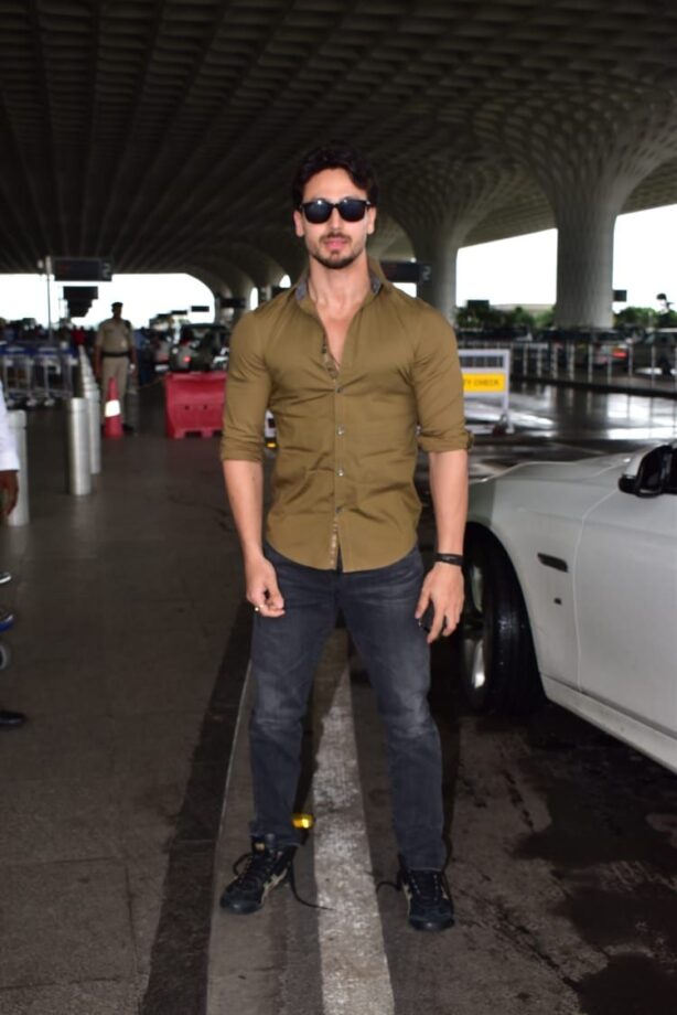 Tiger Shroff Vs Hrithik Roshan: Rate The Stunner’s Airport Style - 0