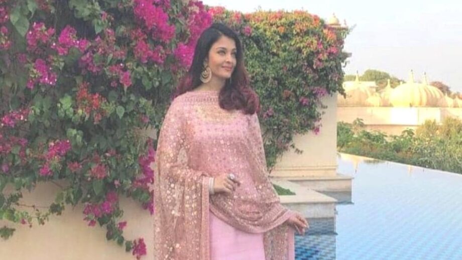 Times When Aishwarya Rai Showed Us One Can Never Go Wrong With Pink - 1