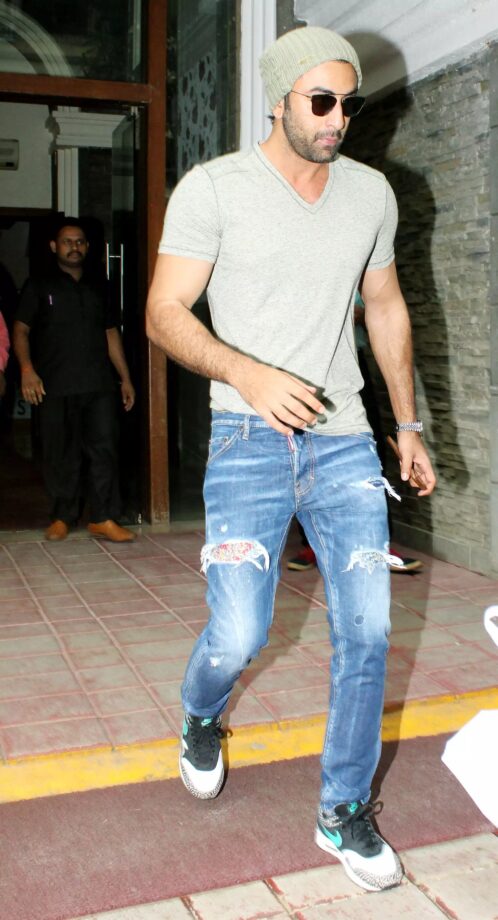 Times When Ranbir Kapoor & Varun Dhawan Favoured Boring Looking T-Shirts And Looked Stunning - 1