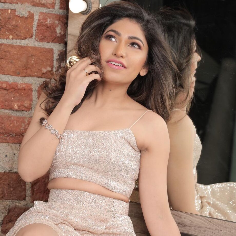 Tulsi Kumar & Monali Thakur Are Raising The Oomph Factor In Dazzling Girly Avatar - 2