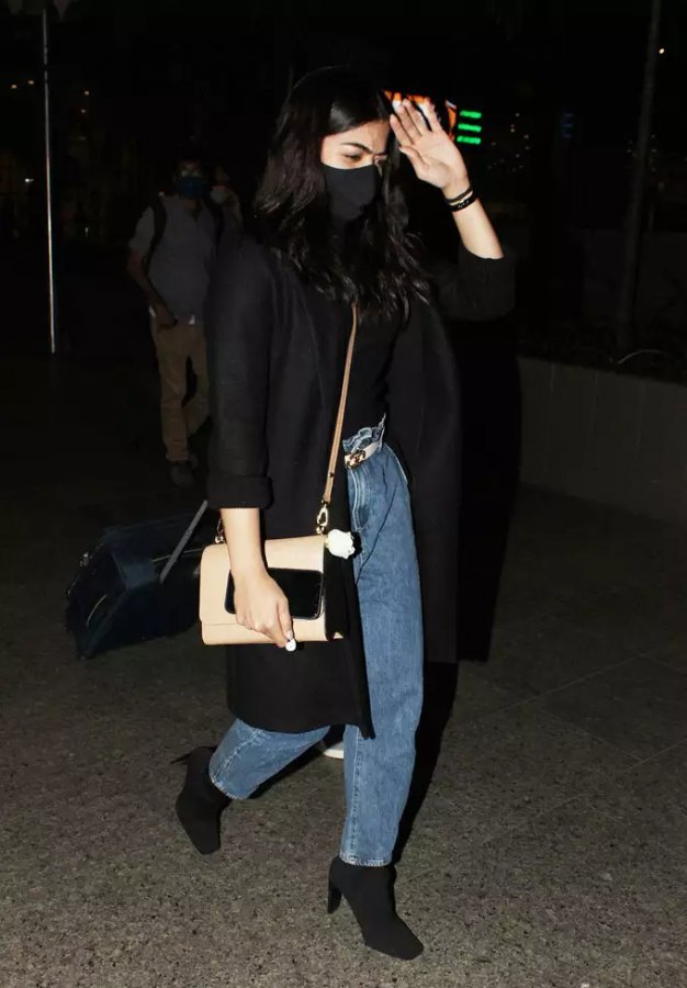 Visit Airport In Swag Like This Babe: Rashmika Mandanna And Her Remarkable Airport Swag - 0