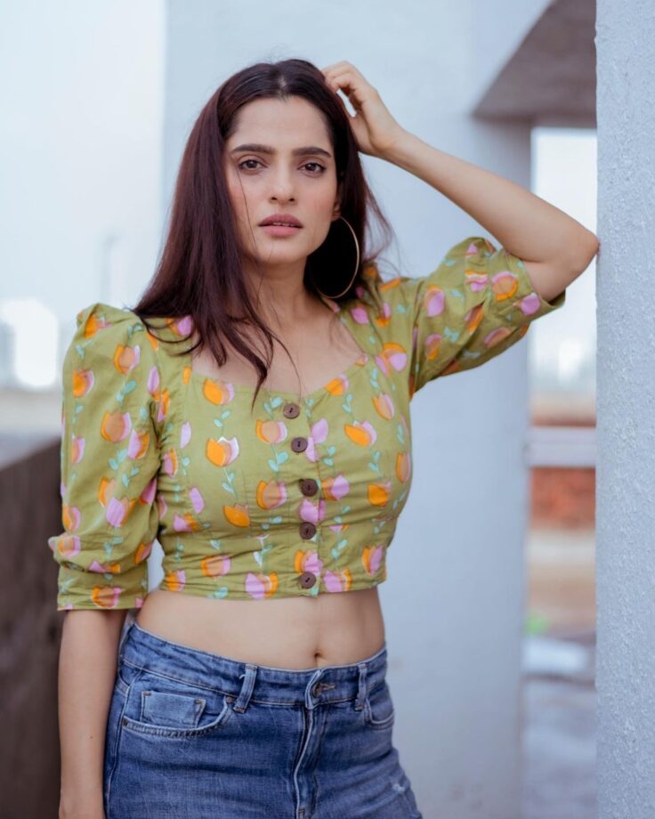 What A Babe! Crop Top To Ethnic Styles Of Priya Bapat That Has Our Hearts - 5