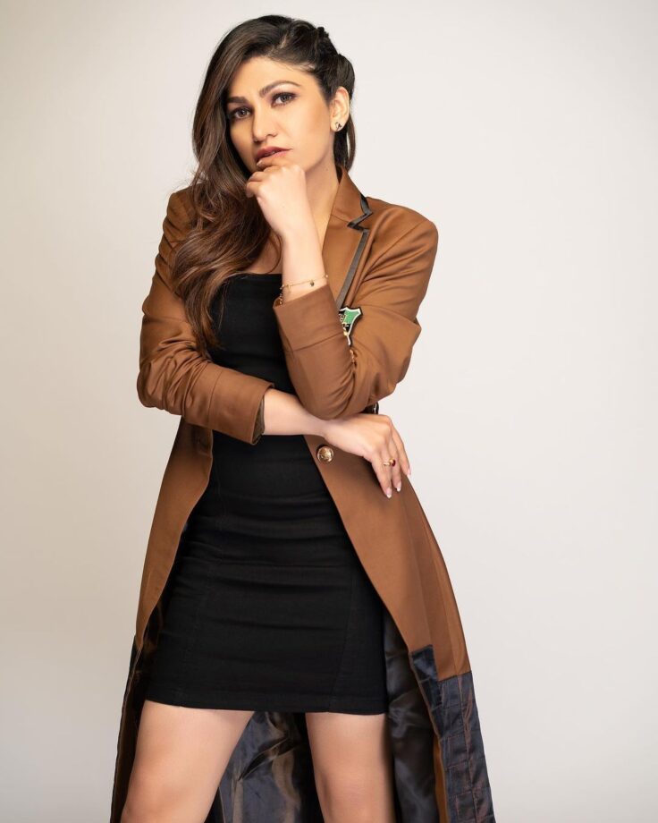 When Tulsi Kumar Ditched Disciplined Fashion For Some Hot Looks - 2