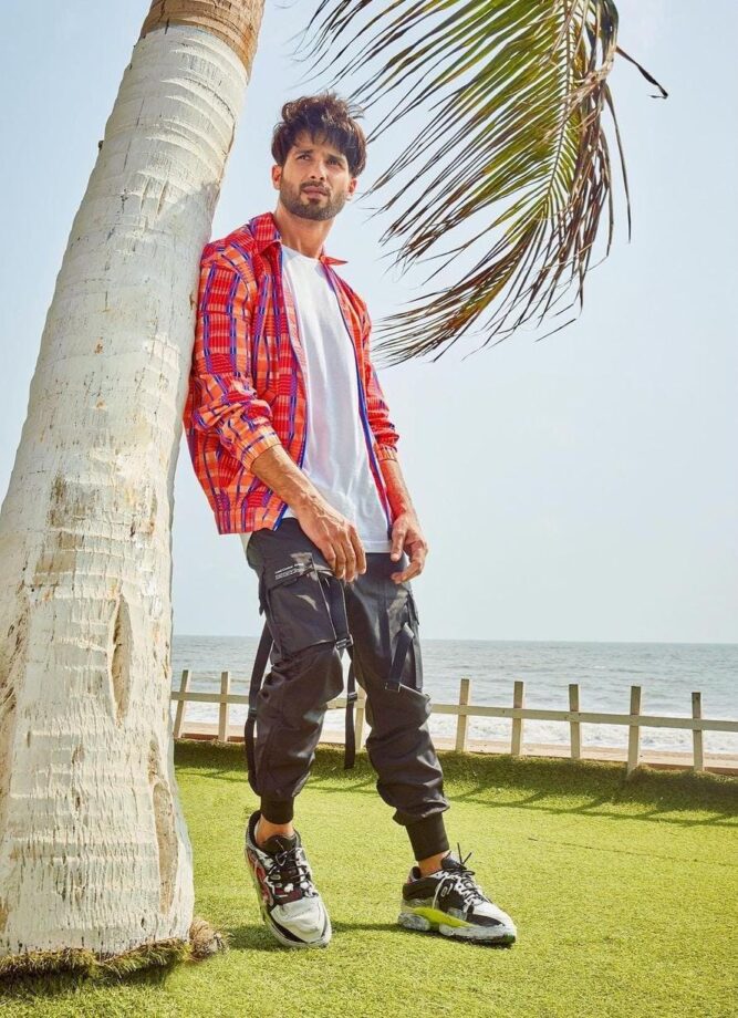 10+ Pictures That Prove There Is No Fashion Competition For Shahid Kapoor In B-Town - 11