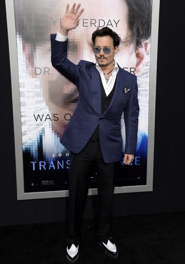 5 Simple Fashion Statements Of Johnny Depp That Makes A Warm & Confident Statement - 3