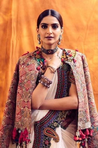 5 Times Gorgeous Sonam Kapoor Ahuja Gave Us Major Saree Goals With Unique Blouse Designs! - 2