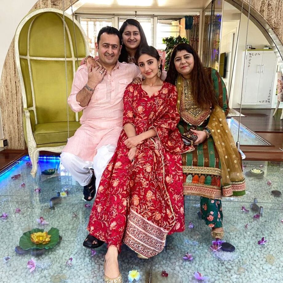 5 Times When Kanika Kapoor & Dhvani Bhanushali Turned Into Sanskari Girls And Fans Loved It - 3