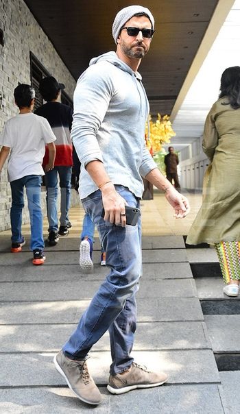 7 Times Hrithik Roshan Went Out On The Streets And Netizens Couldn’t Handle The Hotness - 1