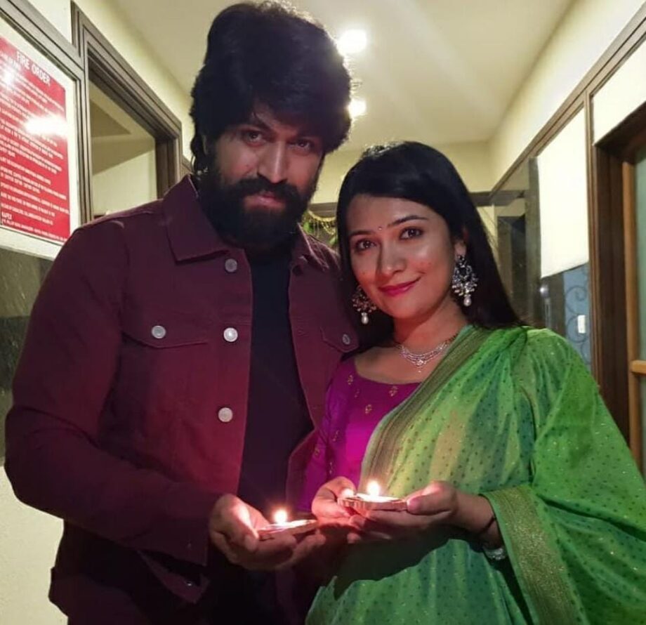 Yash & Radhika Pandit’s Close Up Pics Are Proof That They Are One Gorgeous Looking Couple Out There - 3