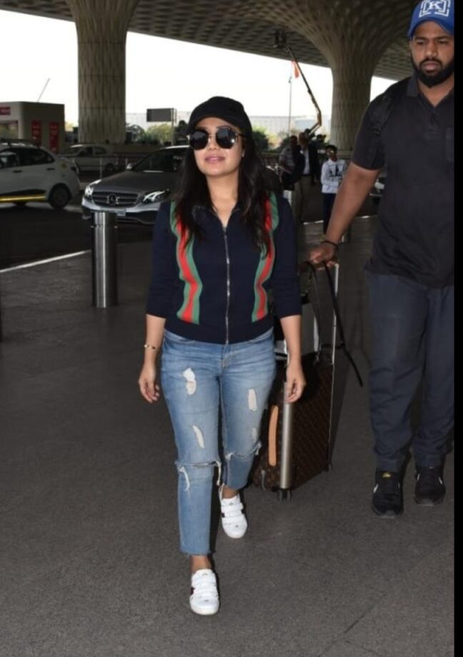 5 Times Neha Kakkar’s Fans Were Awestruck With Her Airport Looks - 1